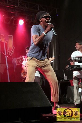 Ray Darwin (UK) and The House Of Riddim Band 18. Reggae Jam Festival, Bersenbrueck 03. August 2012 (9).JPG